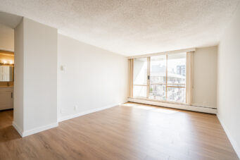 #1307 – 2016 Fullerton Avenue
